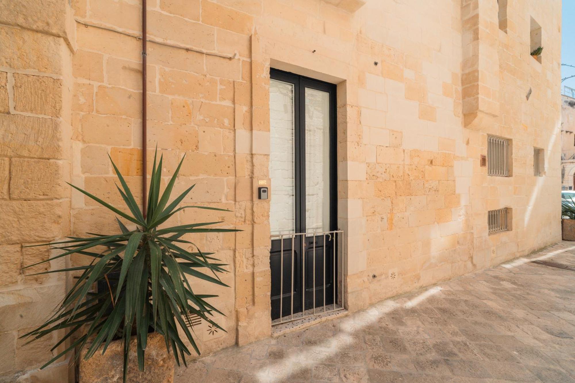 לצ'ה Donna Cristina Historic Apartment מראה חיצוני תמונה