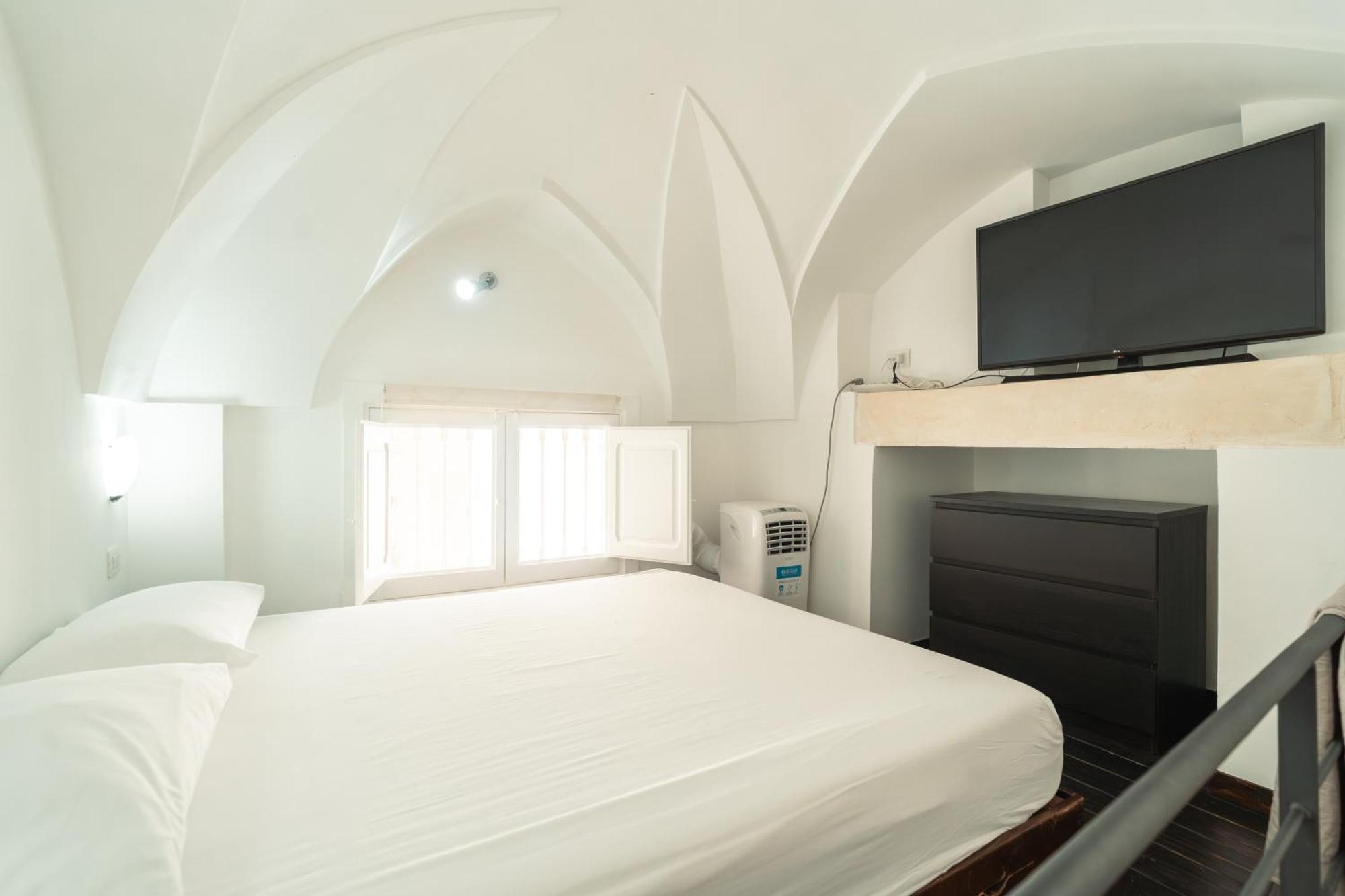 לצ'ה Donna Cristina Historic Apartment מראה חיצוני תמונה